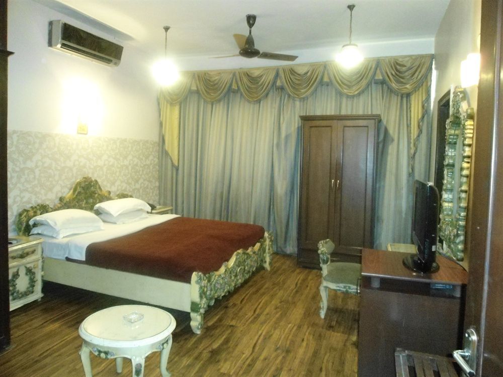 Collection O Hamilton Hotel New Delhi Exterior photo